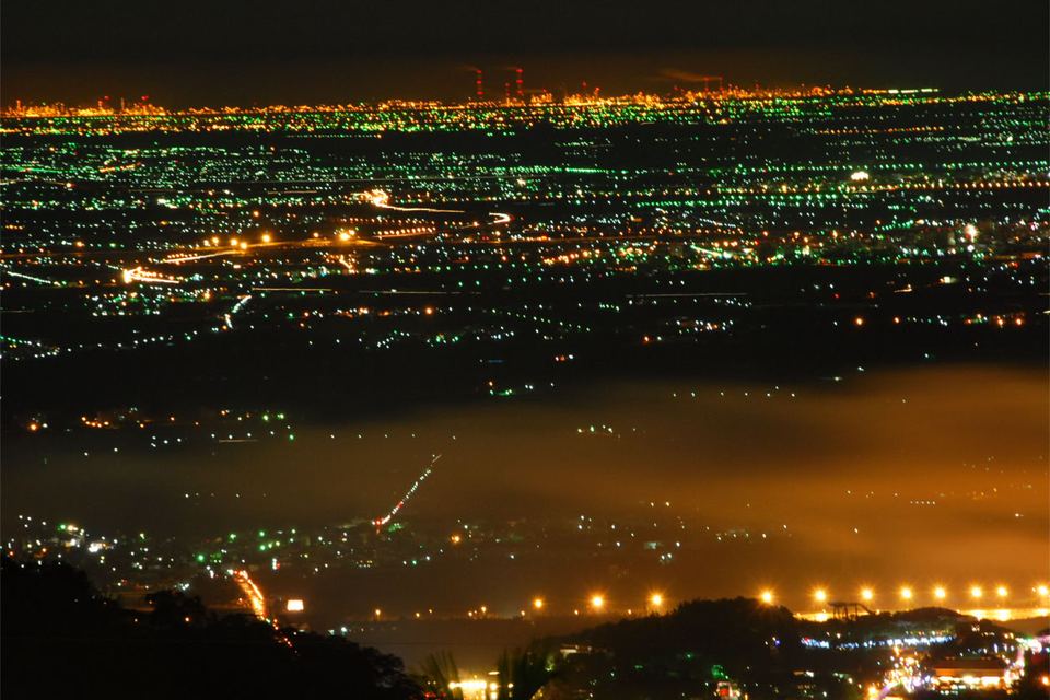 從茗鎮咖啡民宿眺望古坑華山萬家燈火夜景